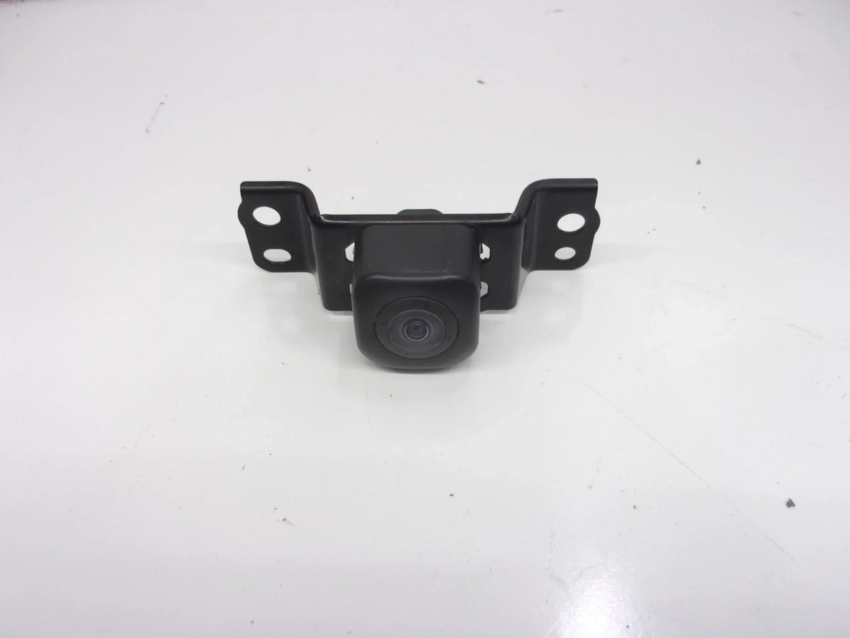 Pre-Owned 2017-2022  Highlander Grille Mtd Surround Front View Camera 867900E081 OEM (Good)